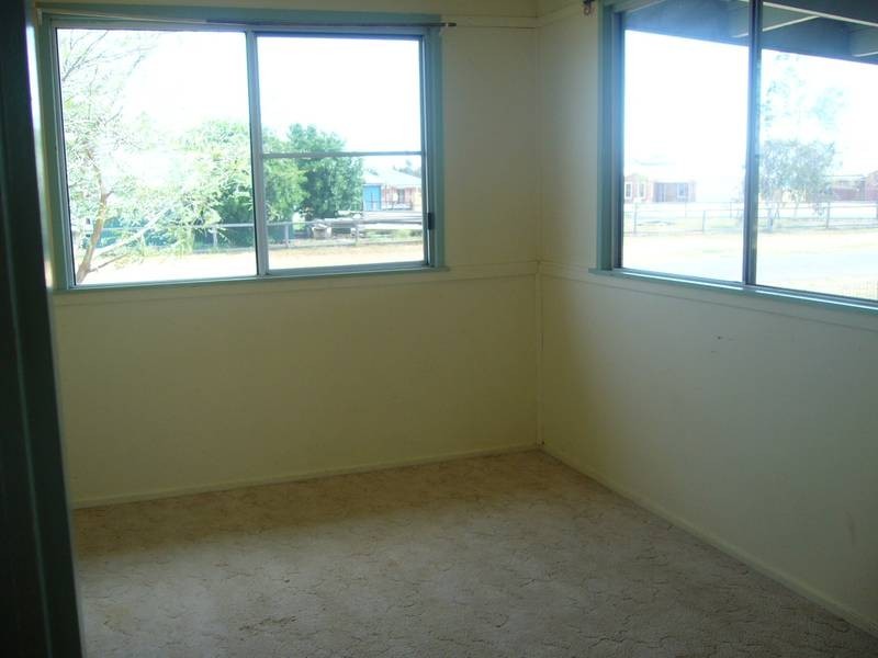 102 Orpen Street, Dalby QLD 4405