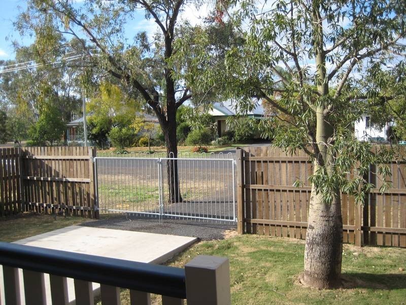 1/122 Edward Street, Dalby QLD 4405