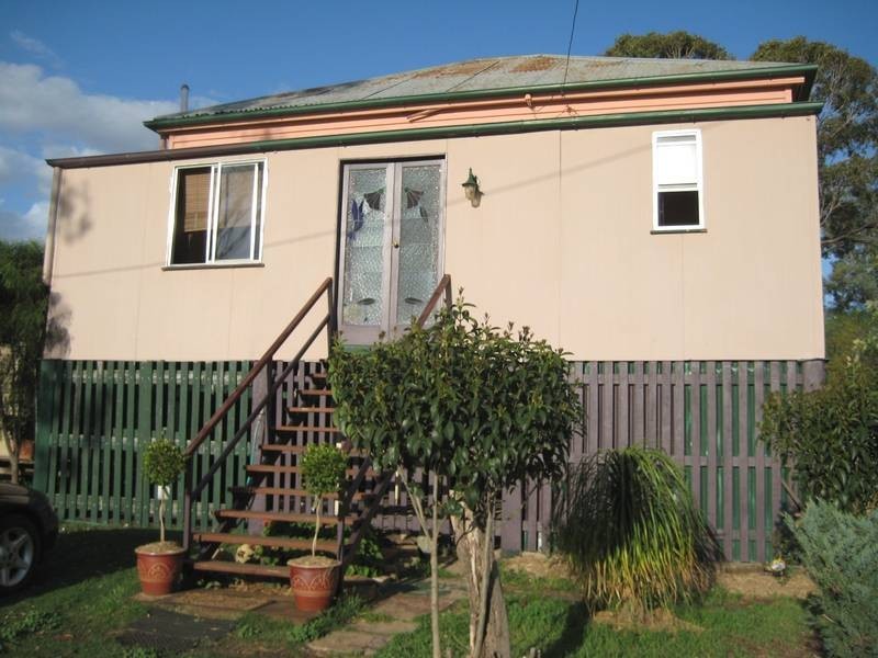 7 DeLacy Street, Kaimkillenbun QLD 4406