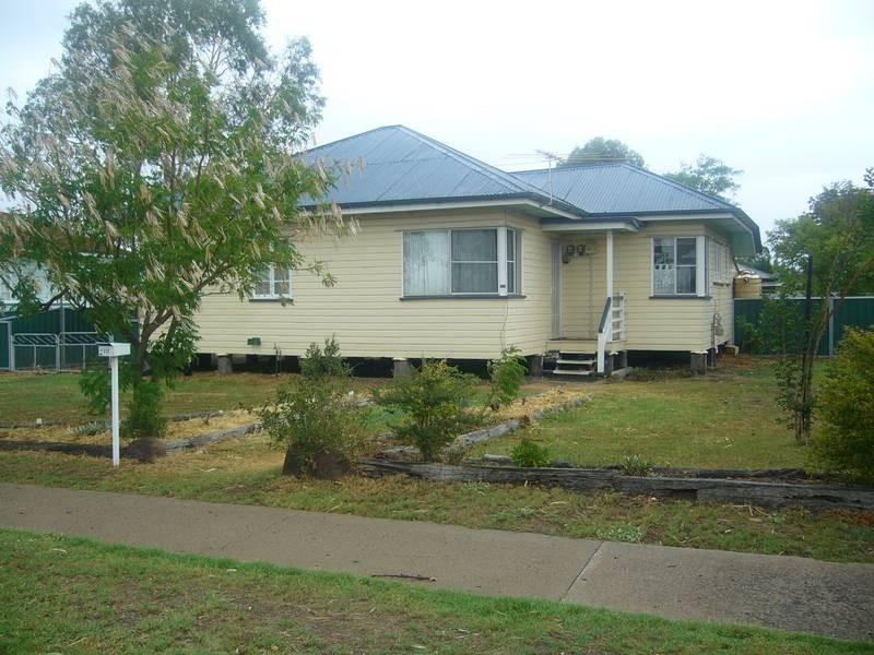 112 Drayton Street, Dalby QLD 4405