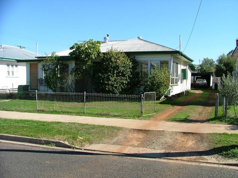 36 Nicholson Street, Dalby QLD 4405