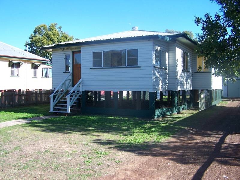 32 Arthur Street, Dalby QLD 4405