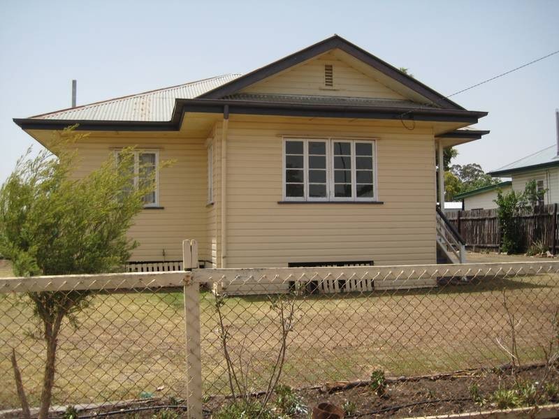 25 Palmer Street, Dalby QLD 4405