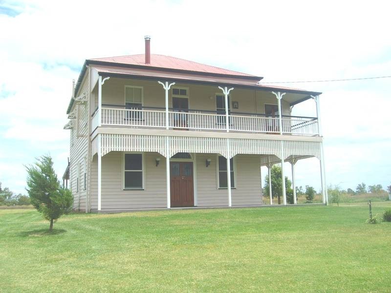 120 Oakwood Street, Dalby QLD 4405