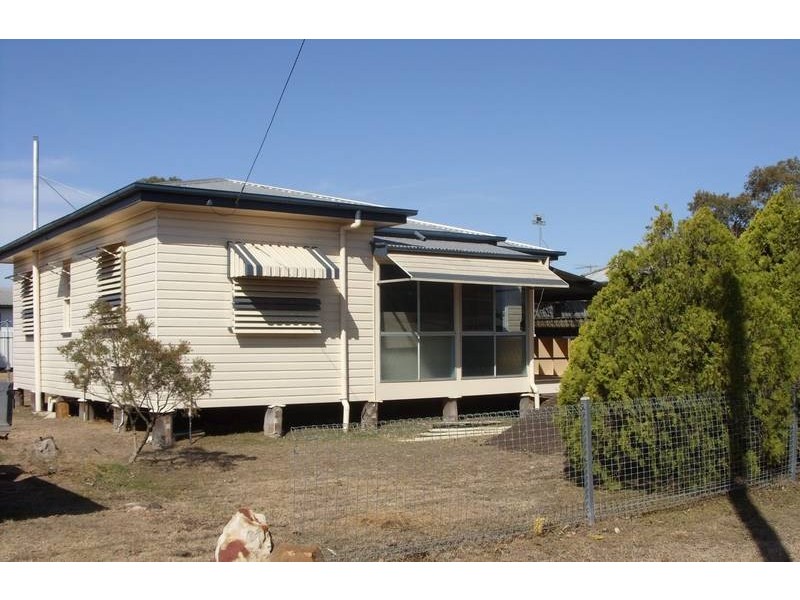 63 Moreton St, Dalby QLD 4405