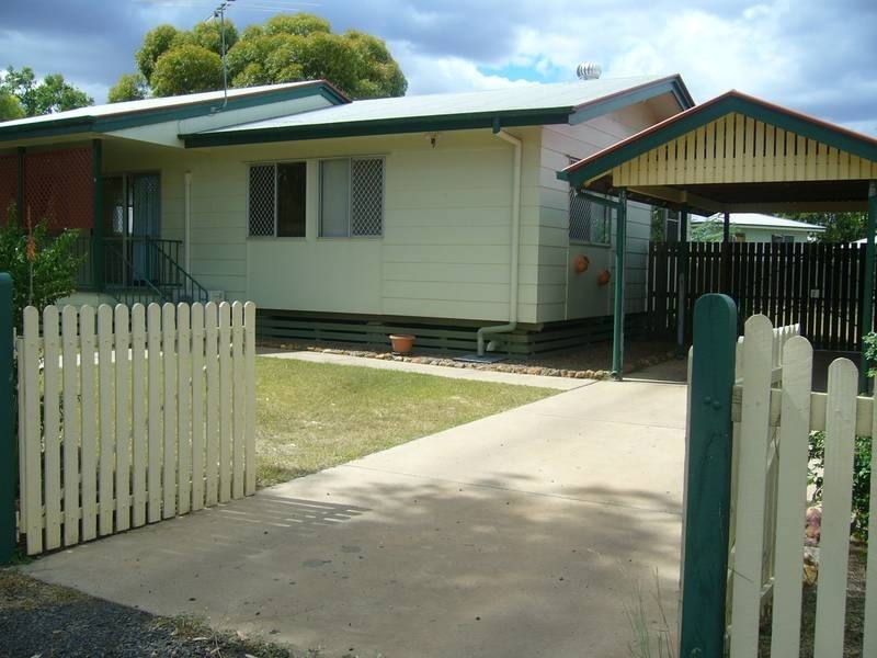 9 Raynor Street, Dalby QLD 4405