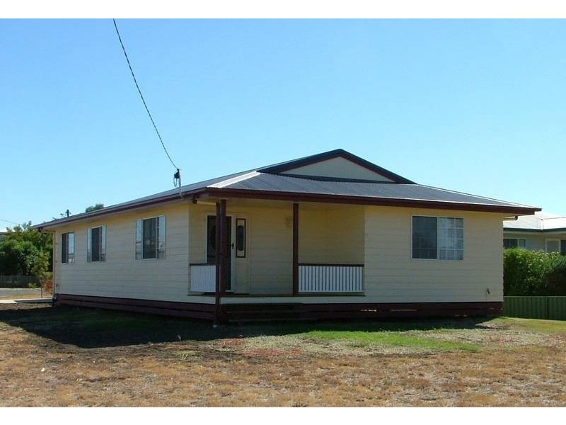 20 Leichhardt Av, Dalby QLD 4405