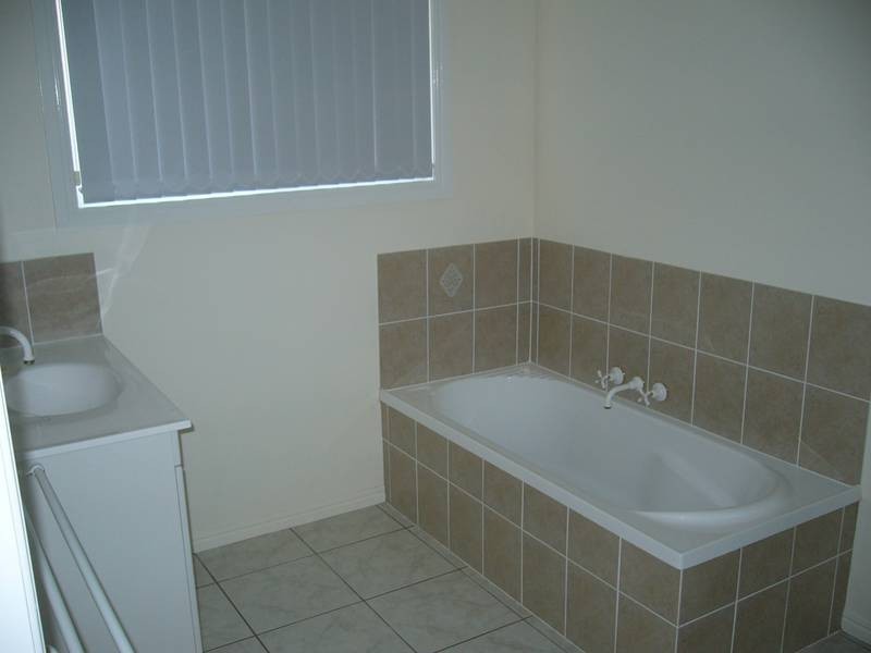 20 Leichhardt Av, Dalby QLD 4405