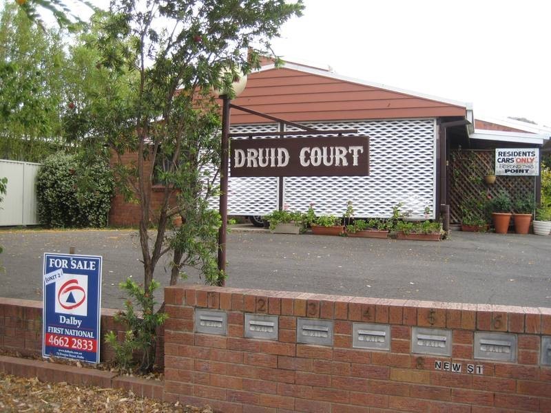 2/8 New Street, Dalby QLD 4405