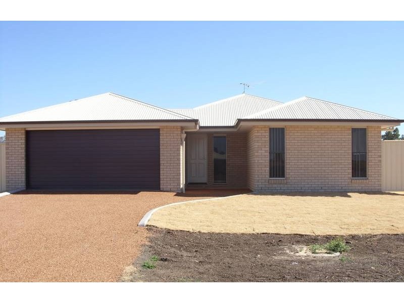 5 Keys Place, Dalby QLD 4405