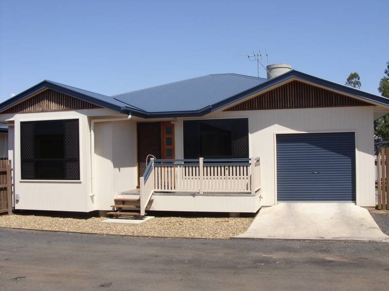 2/124 Edward Street, Dalby QLD 4405