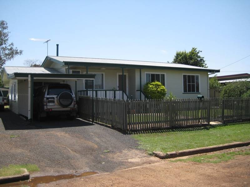 21 Hawthorne St, Dalby QLD 4405