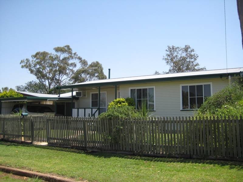 21 Hawthorne St, Dalby QLD 4405