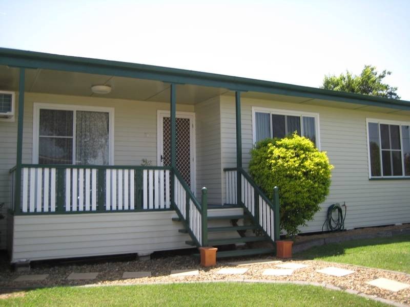21 Hawthorne St, Dalby QLD 4405