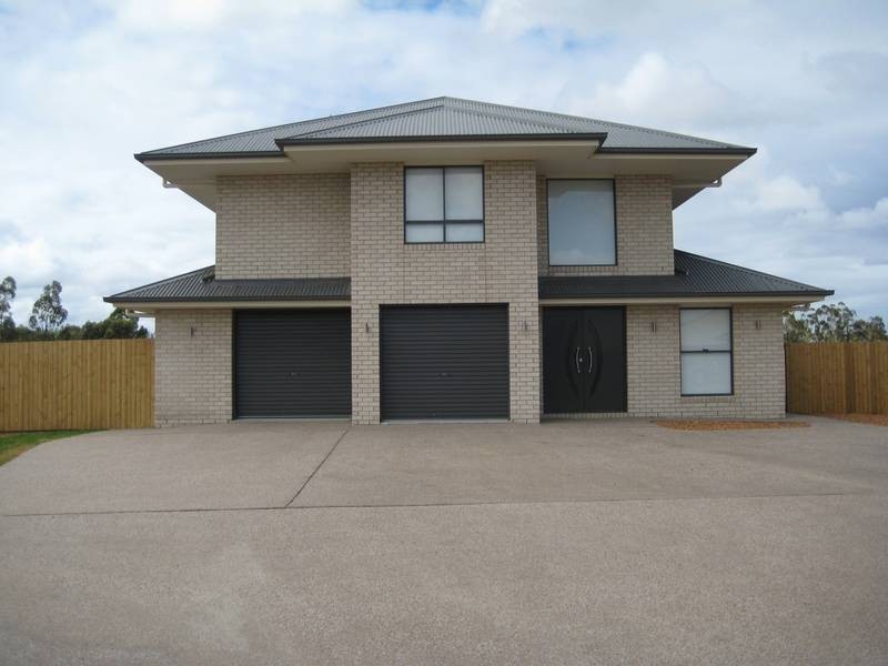 8 Montclair Close (Residence 1), Dalby QLD 4405