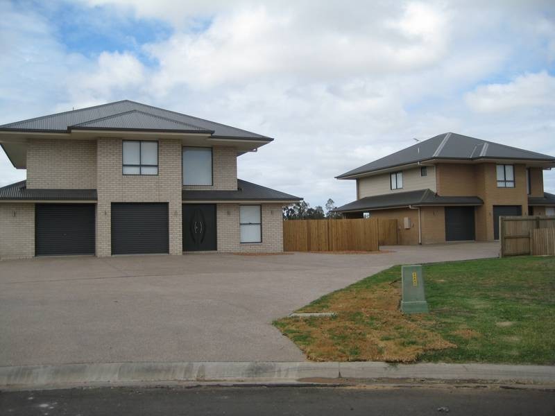 8 Montclair Close (Residence 1), Dalby QLD 4405