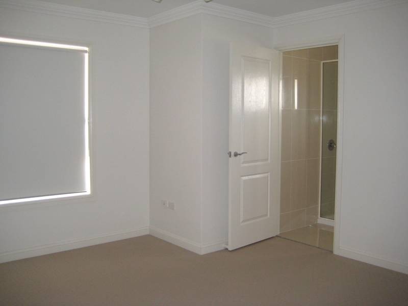 8 Montclair Close (Residence 1), Dalby QLD 4405