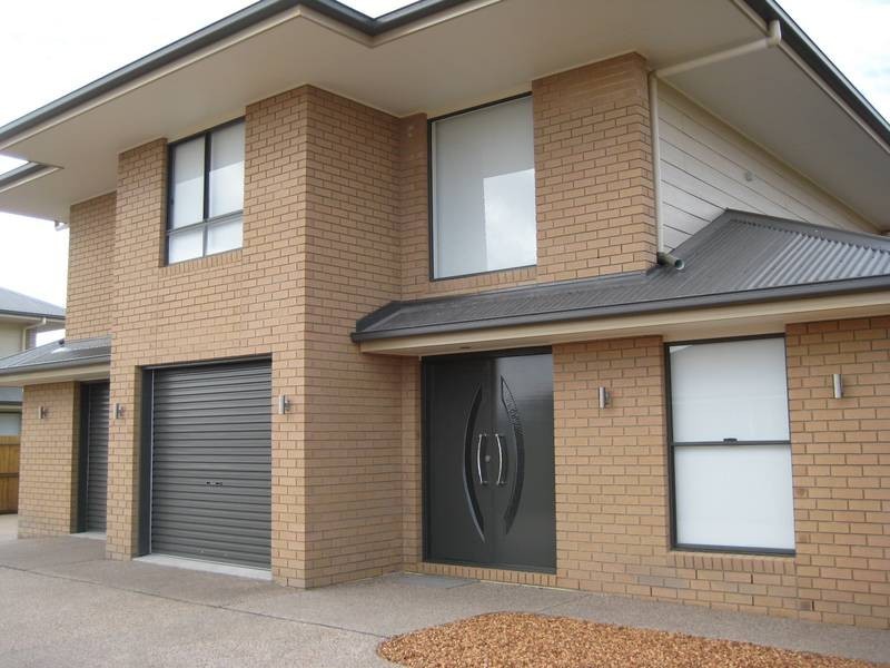 8 Montclair Close (Residence 2), Dalby QLD 4405