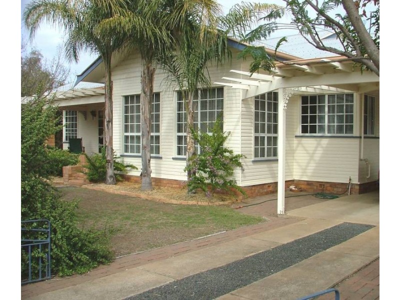 4 Connelly Street, Dalby QLD 4405