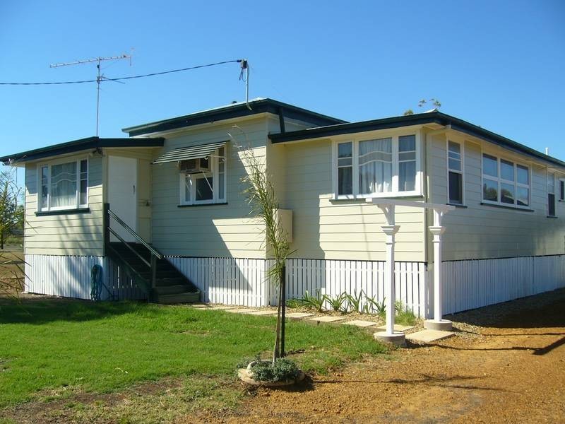 3 Amelia Street, Dalby QLD 4405