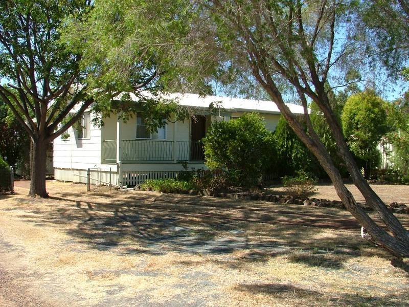14 Margaret Av, Dalby QLD 4405
