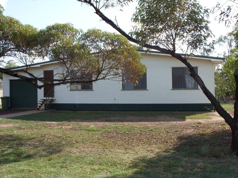12 McQueen St, Dalby QLD 4405