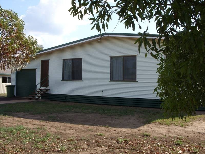 12 McQueen St, Dalby QLD 4405