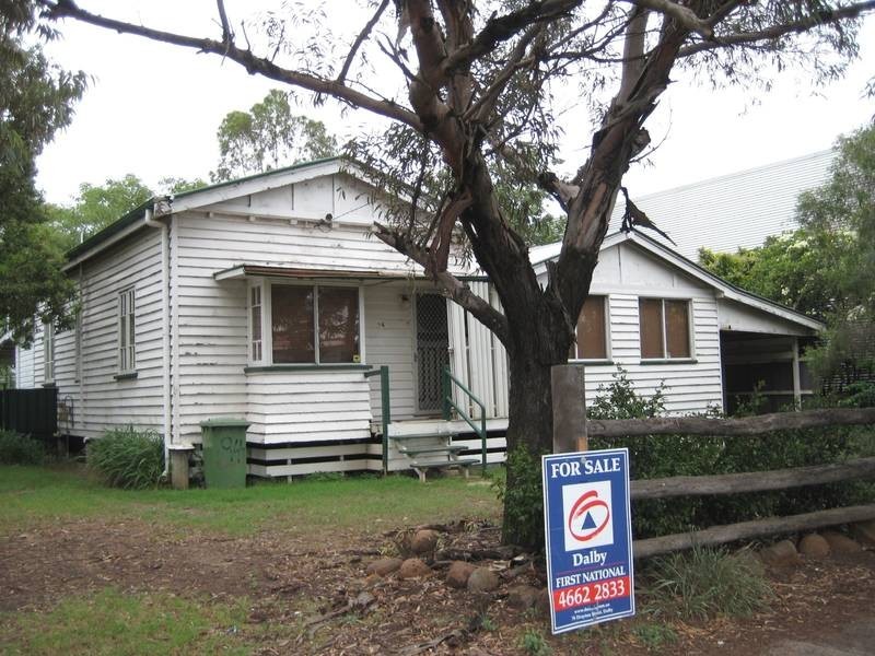94 Drayton St, Dalby QLD 4405