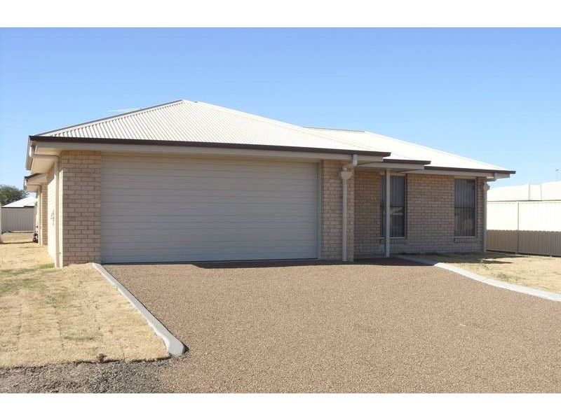 3 Barry Place, Dalby QLD 4405