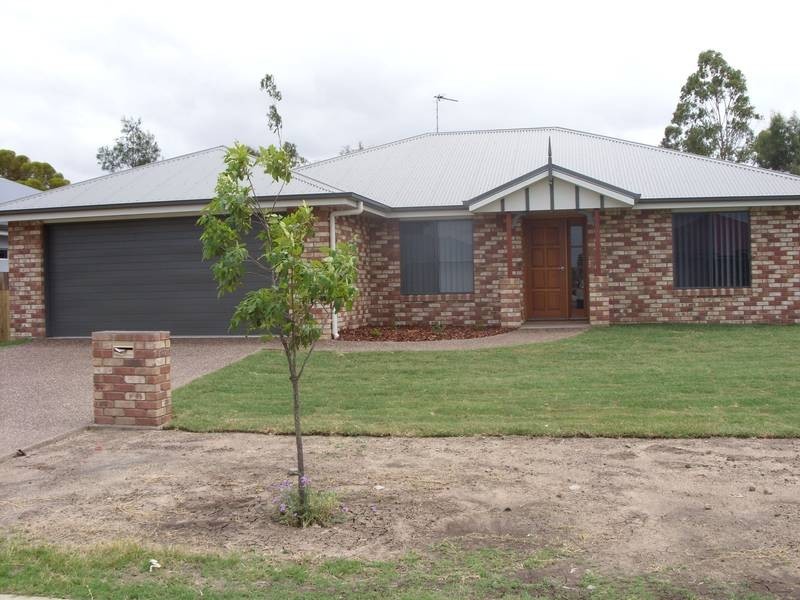 3 St Andrews Chase, Dalby QLD 4405