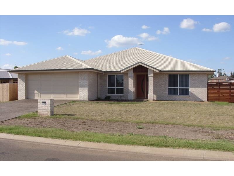 16 Glen Eagles Drive, Dalby QLD 4405