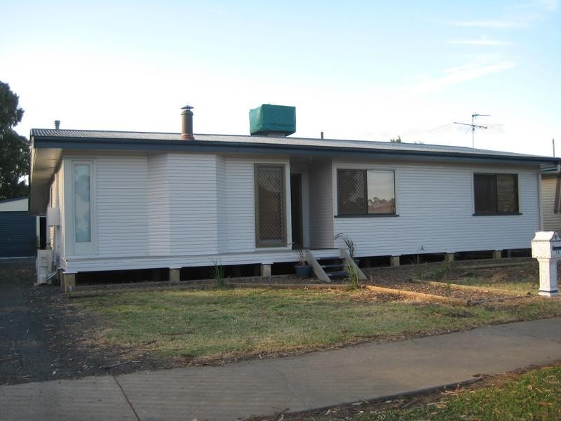 16 Nicholson St, Dalby QLD 4405