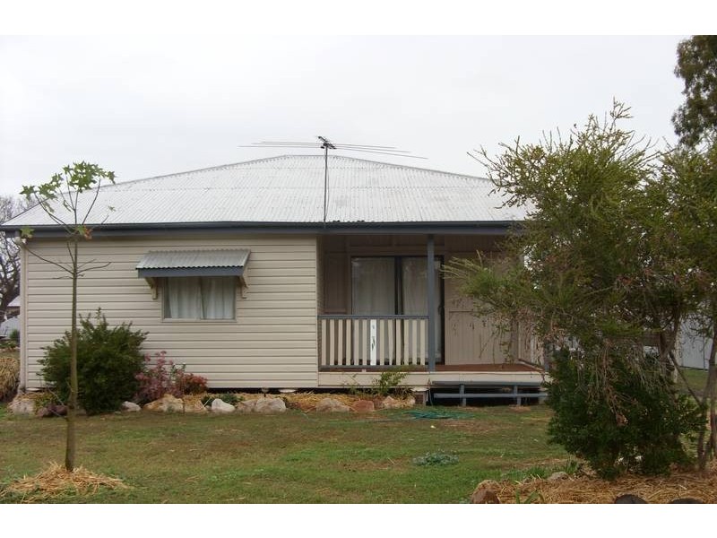 118 Edward St, Dalby QLD 4405