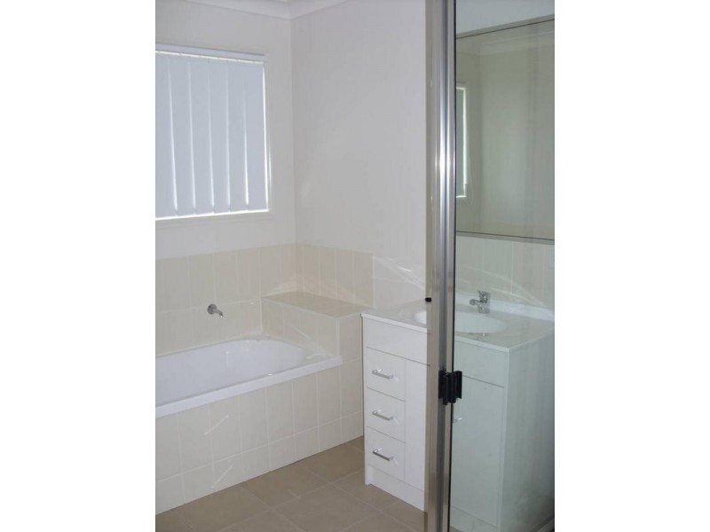 6 Montclair Close, Dalby QLD 4405