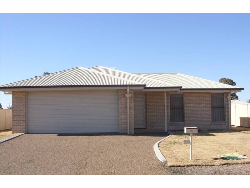 3 Barry Place, Dalby QLD 4405