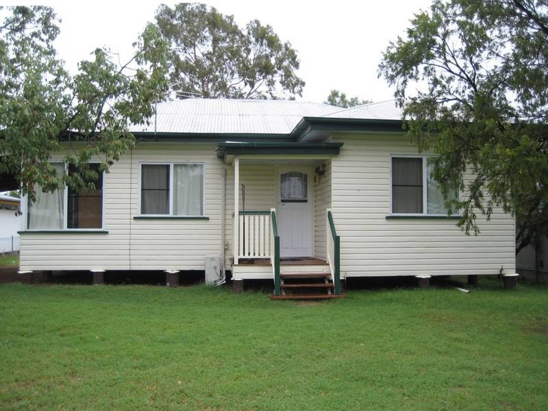 12 Dunmall Street, Dalby QLD 4405