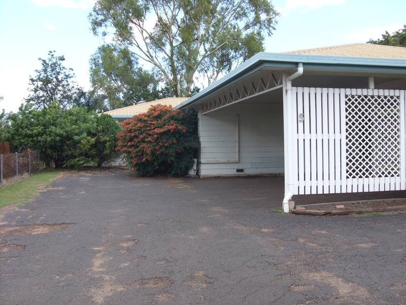 2/5a Bligh St, Dalby QLD 4405