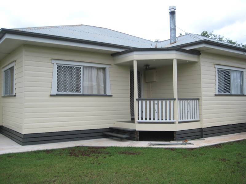 16 Fortescue Street, Dalby QLD 4405