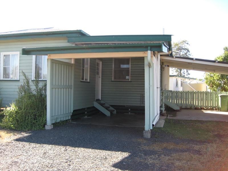 2 Blaxland Rd, Dalby QLD 4405
