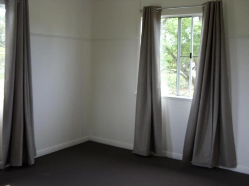 2 Blaxland Rd, Dalby QLD 4405