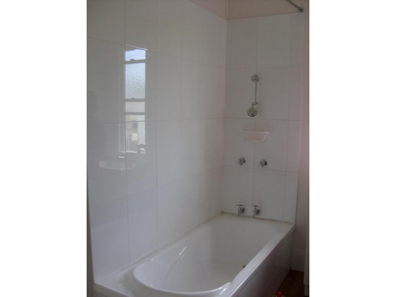 2 Blaxland Rd, Dalby QLD 4405
