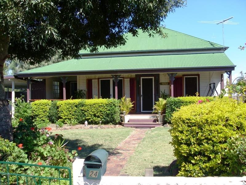 24 Scarlet Street, Dalby QLD 4405