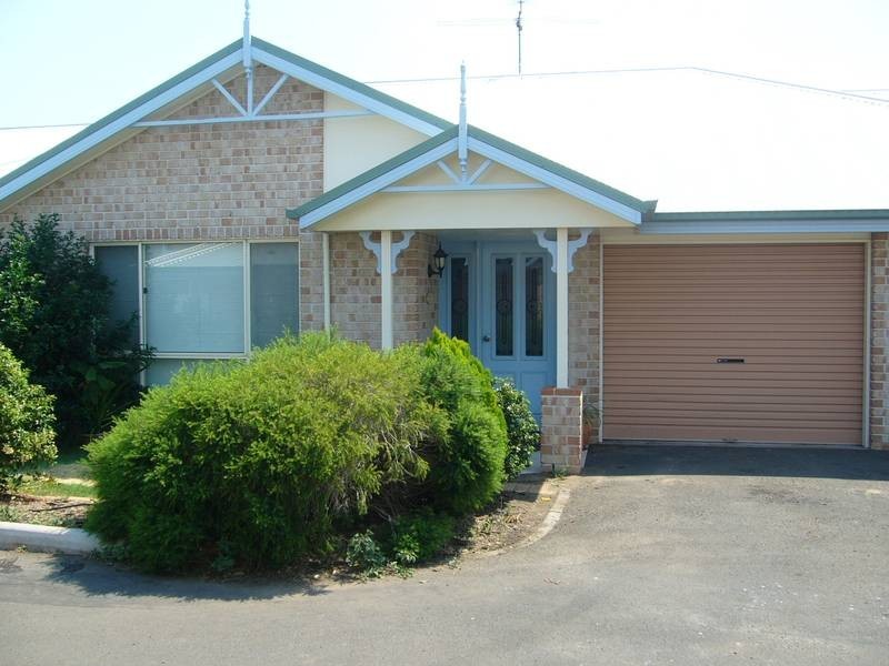 2/82 Charles Street, Dalby QLD 4405