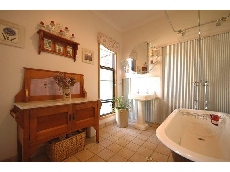 317 Beauaraba Rd, Biddeston QLD 4401