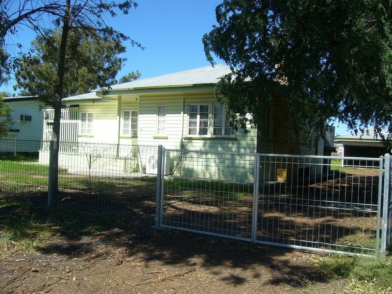 4 Drury Street, Dalby QLD 4405