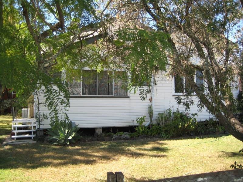 11 Knowles Street, Dalby QLD 4405