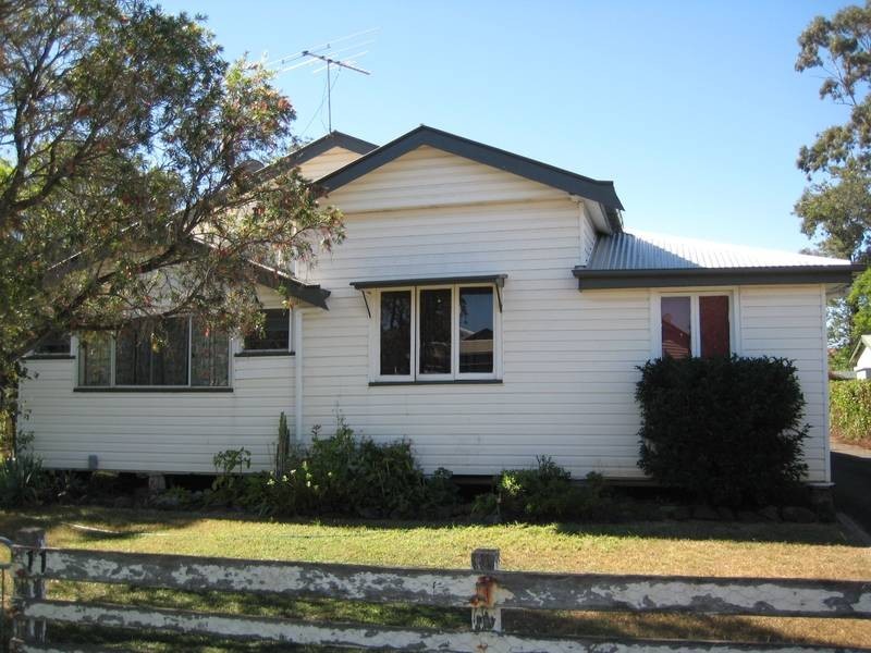 11 Knowles Street, Dalby QLD 4405