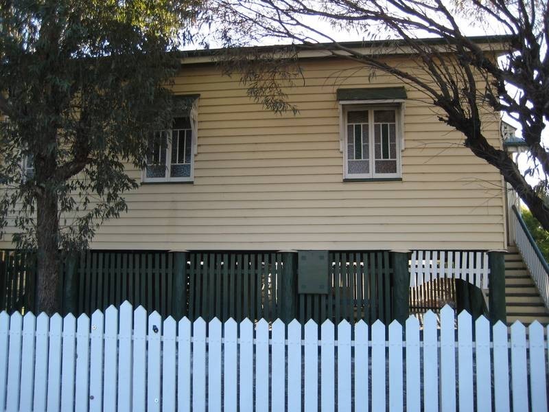 16 Pratten Street, Dalby QLD 4405