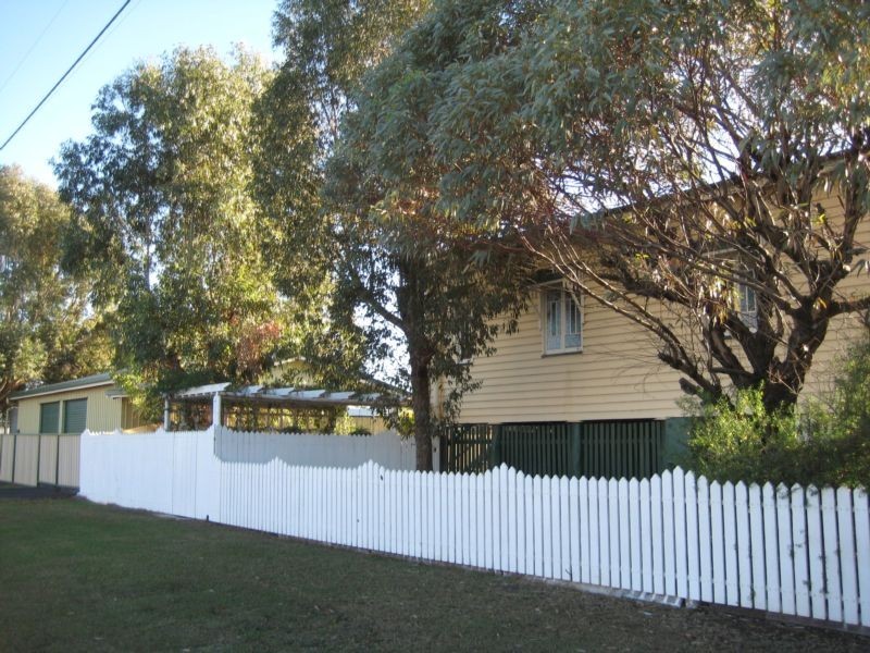 16 Pratten Street, Dalby QLD 4405