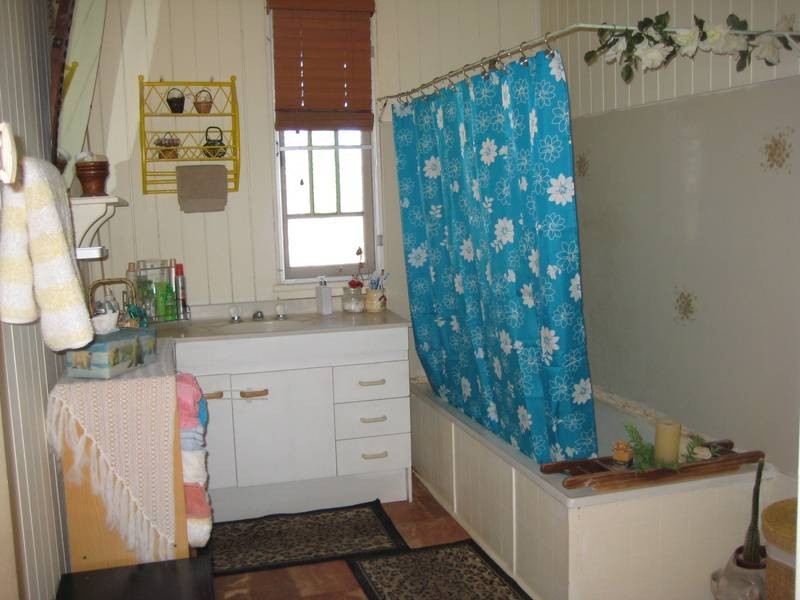 16 Pratten Street, Dalby QLD 4405